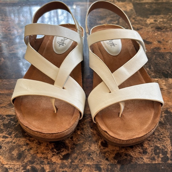 Women's White Sandals by Euro Soft by Sofft NEW - Picture 7 of 7
